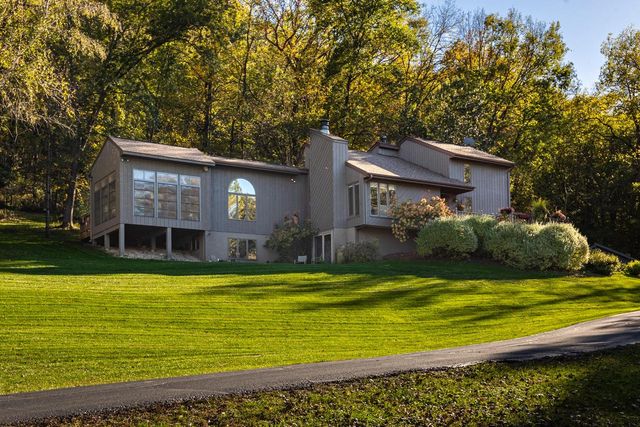 7030 Birchwood DRIVE, La Crescent, MN 55947