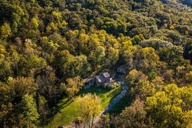 7030 Birchwood DRIVE, La Crescent, MN 55947