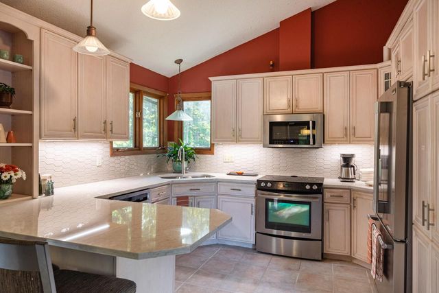 7030 Birchwood DRIVE, La Crescent, MN 55947