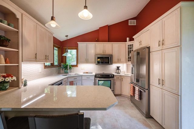 7030 Birchwood DRIVE, La Crescent, MN 55947