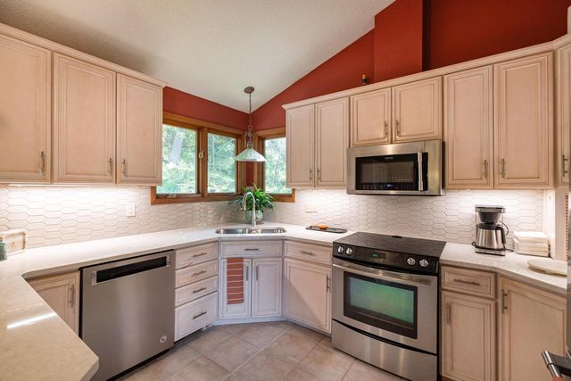 7030 Birchwood DRIVE, La Crescent, MN 55947