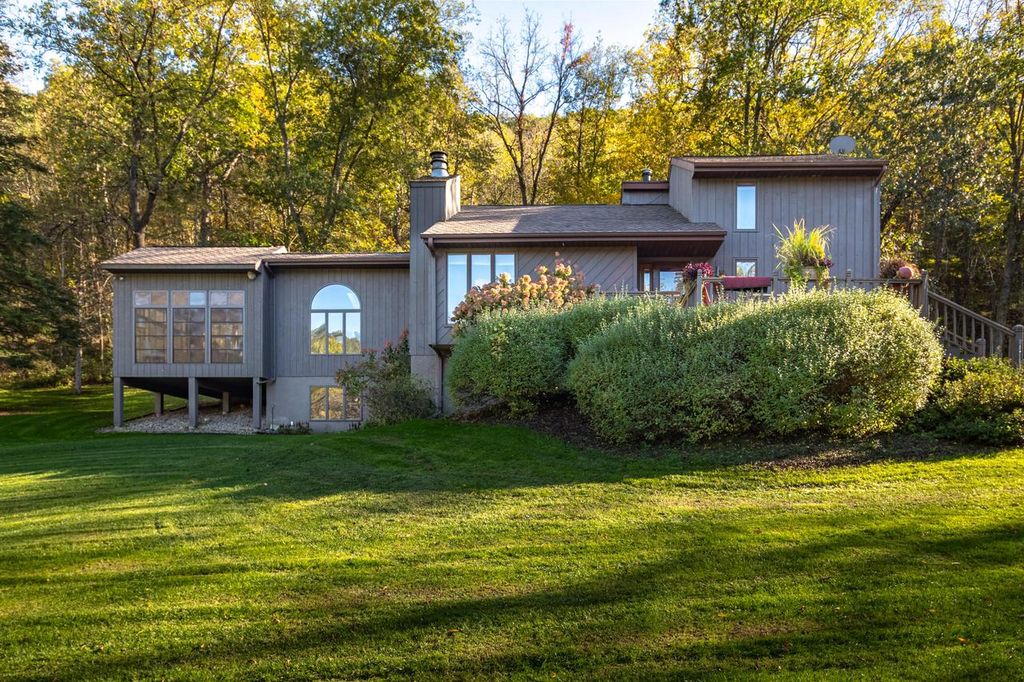 7030 Birchwood DRIVE, La Crescent, MN 55947