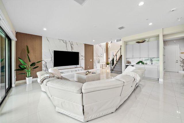 20021 Hirono Lane, Boca Raton, FL 33434