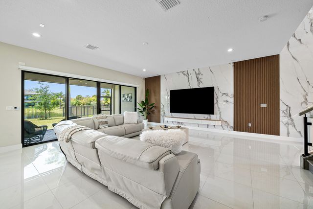 20021 Hirono Lane, Boca Raton, FL 33434