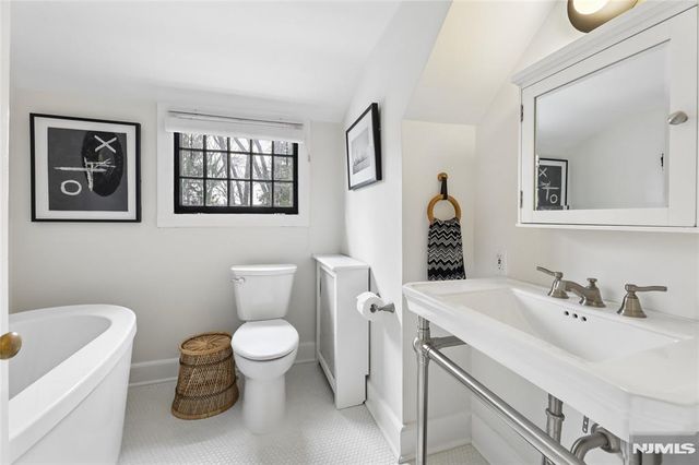 29 Gordon Road, Essex Fells, NJ 07021