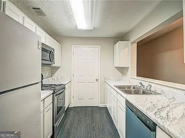 6202 Fairington Ridge Circle, Lithonia, GA 30038