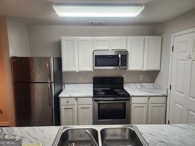 6202 Fairington Ridge Circle, Lithonia, GA 30038