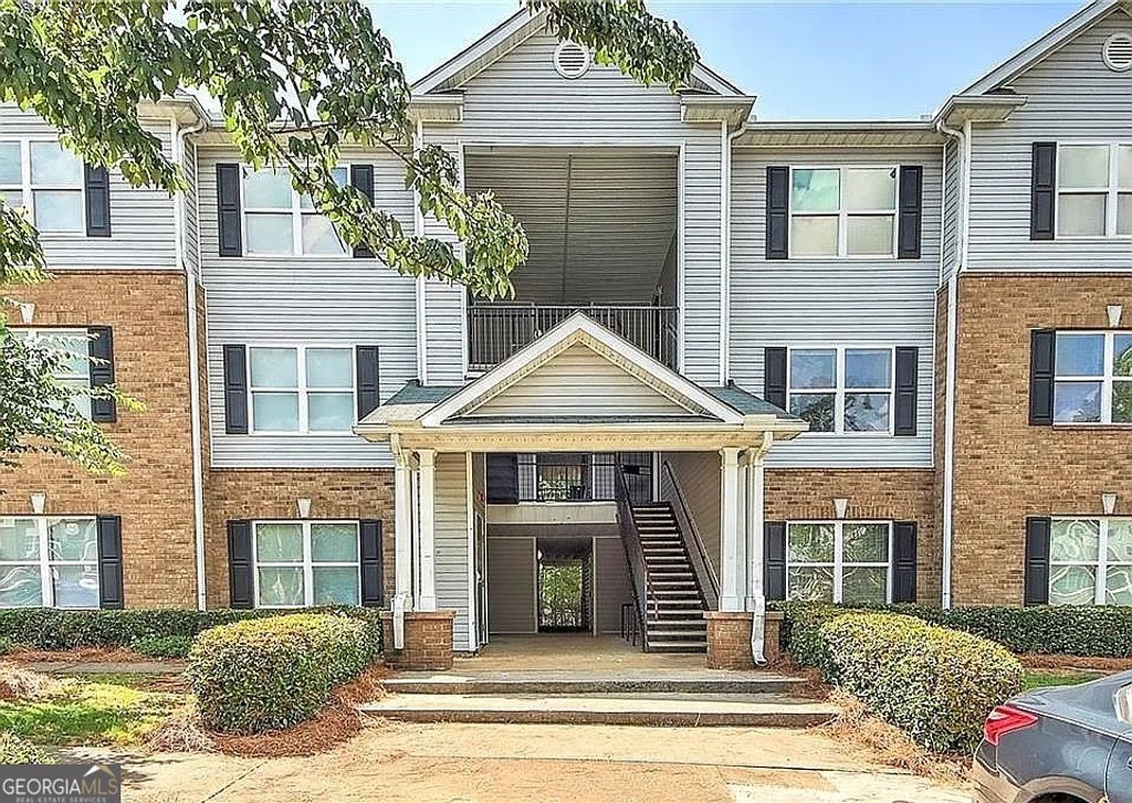 6202 Fairington Ridge Circle, Lithonia, GA 30038