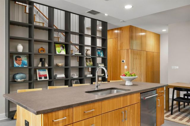 3921 Threadgill ST, Austin, TX 78723