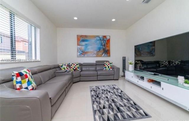 16588 SW 44 Street, Kendall, FL 33185