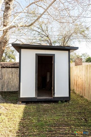 204 Timberlane Drive, Victoria, TX 77901