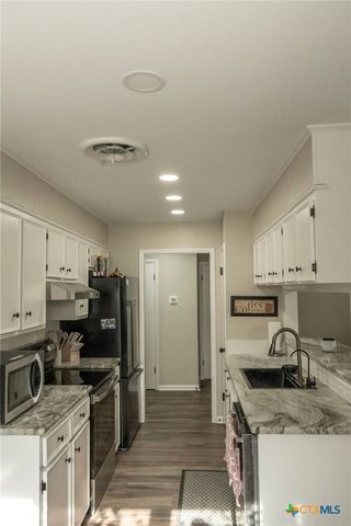 204 Timberlane Drive, Victoria, TX 77901