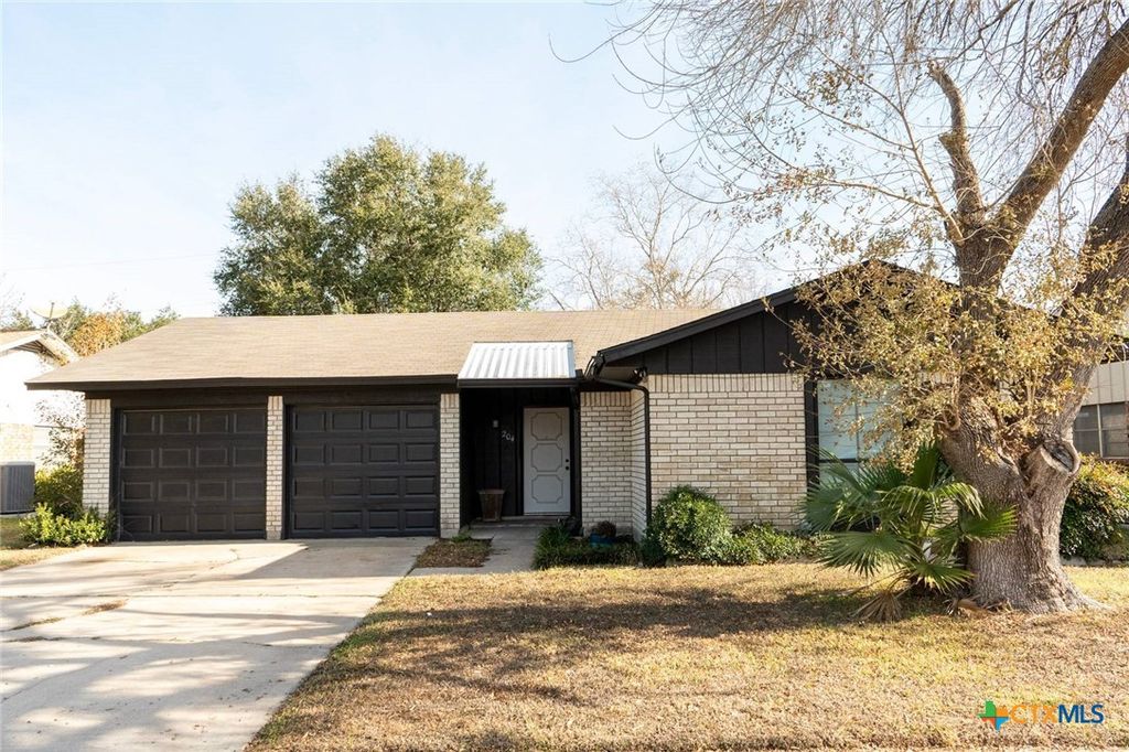 204 Timberlane Drive, Victoria, TX 77901