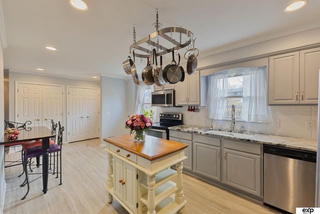 713 S 84th Street, Omaha, NE 68114