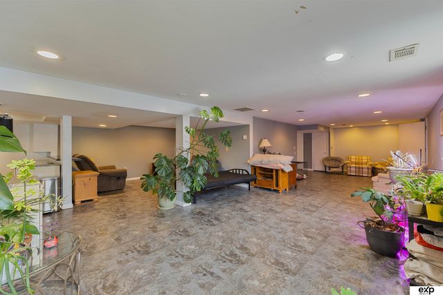 713 S 84th Street, Omaha, NE 68114