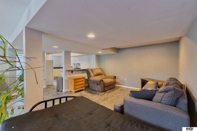 713 S 84th Street, Omaha, NE 68114