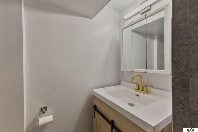 713 S 84th Street, Omaha, NE 68114