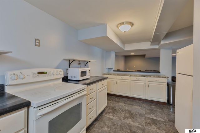 713 S 84th Street, Omaha, NE 68114