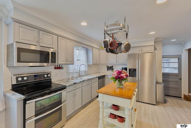 713 S 84th Street, Omaha, NE 68114