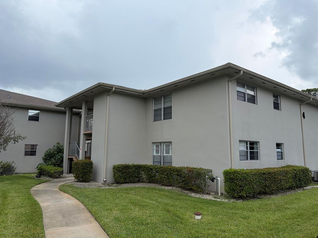 4 Lake Vista Trail 205, Port St. Lucie, FL 34952