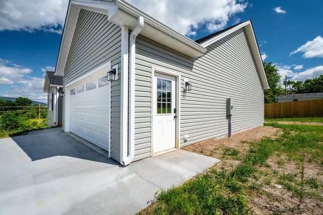 407 LEOLA LOOP, Stanley, VA 22851
