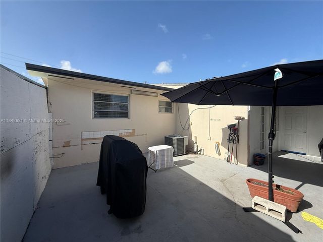 7200 SW 22nd St, Miami, FL 33155