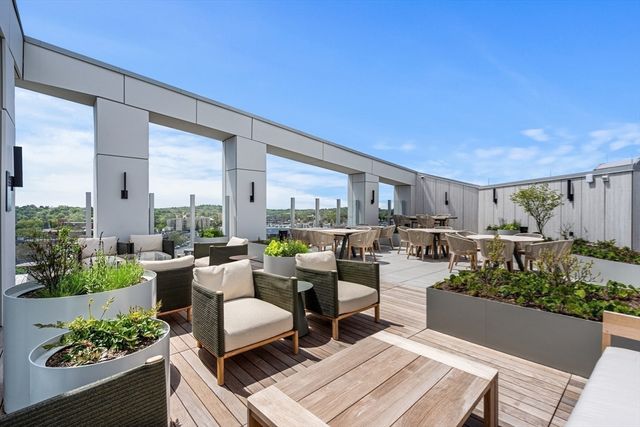 1515 Commonwealth Ave 807, Boston, MA 02135