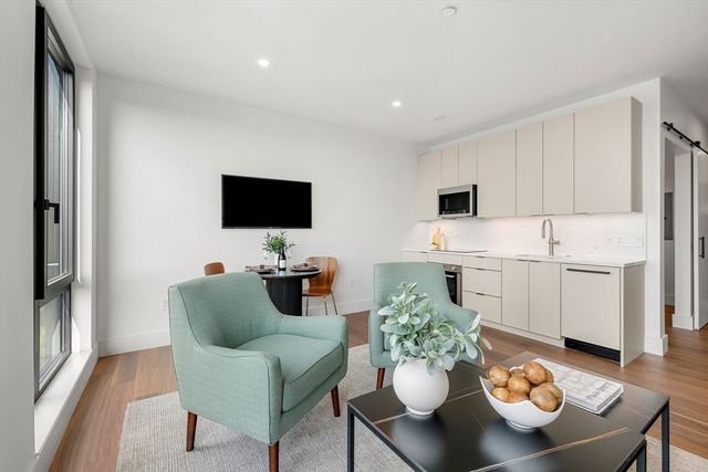 1515 Commonwealth Ave 807, Boston, MA 02135