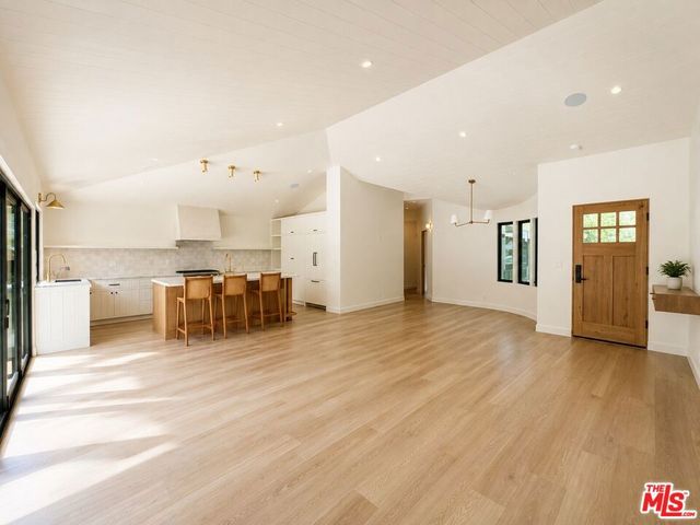 9342 Airdrome Street, Los Angeles, CA 90035