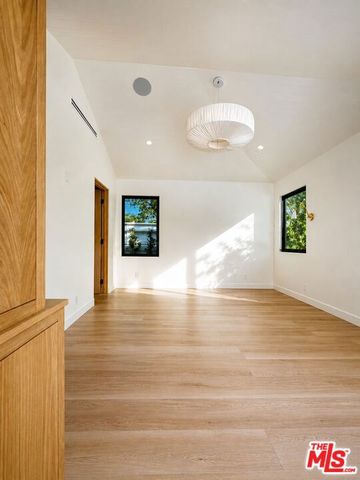 9342 Airdrome Street, Los Angeles, CA 90035