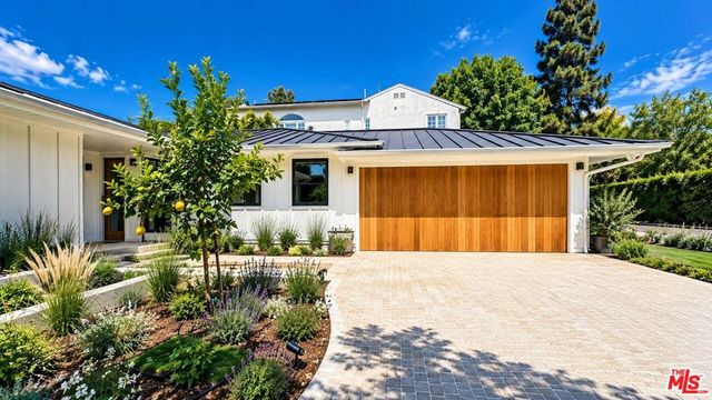 9342 Airdrome Street, Los Angeles, CA 90035