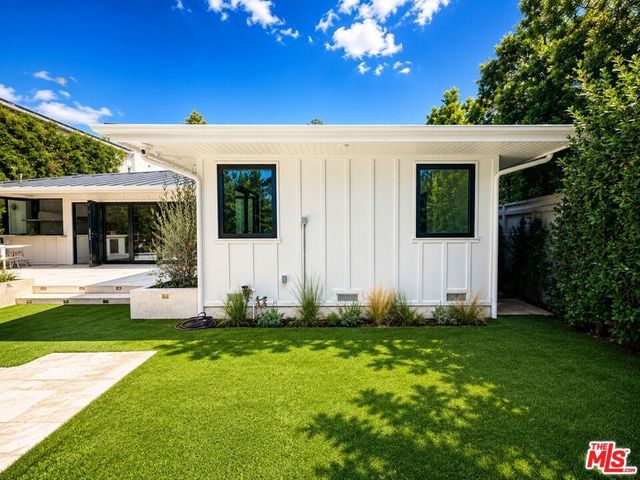 9342 Airdrome Street, Los Angeles, CA 90035