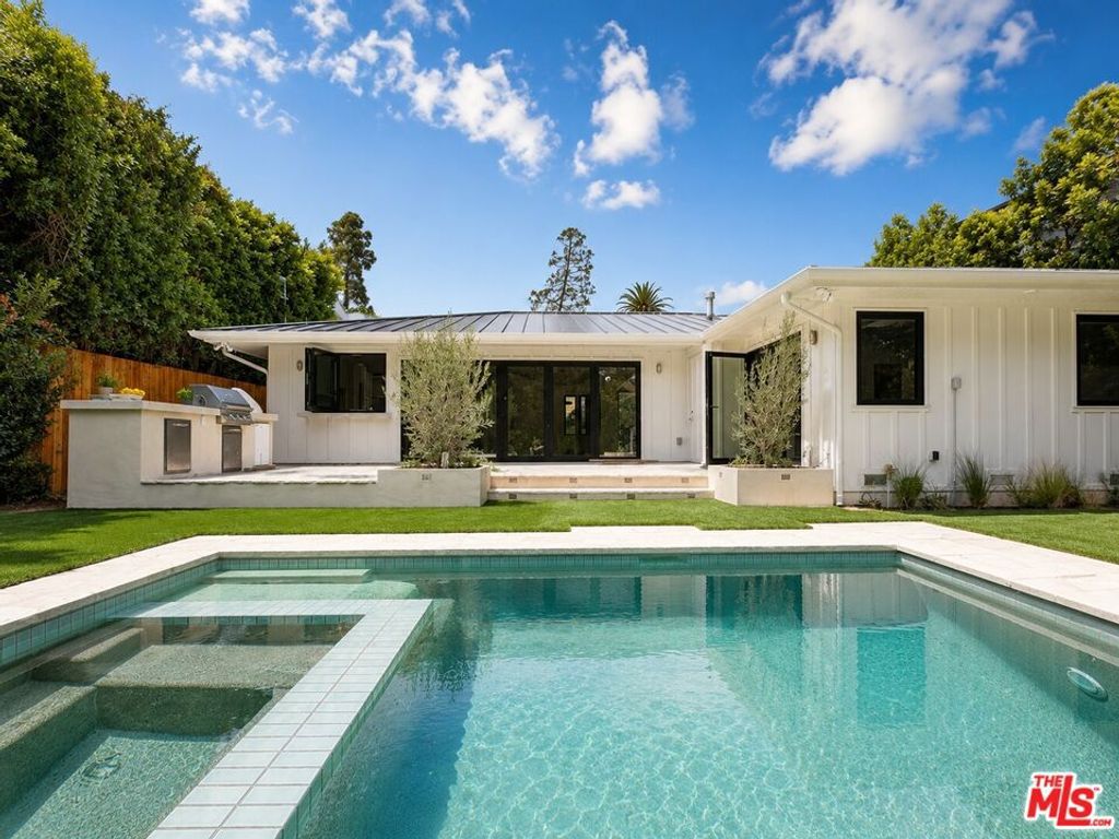 9342 Airdrome Street, Los Angeles, CA 90035