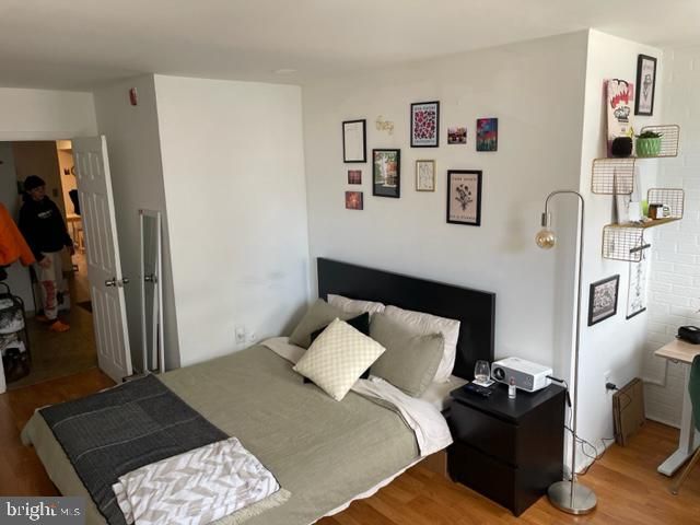 904 S 8TH ST, Philadelphia, PA 19147