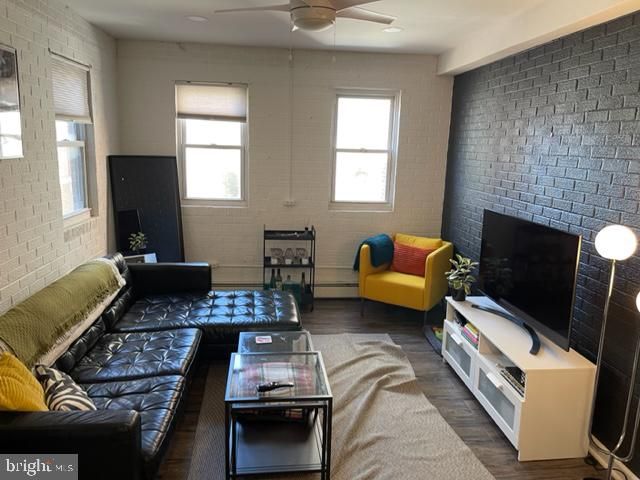 904 S 8TH ST, Philadelphia, PA 19147