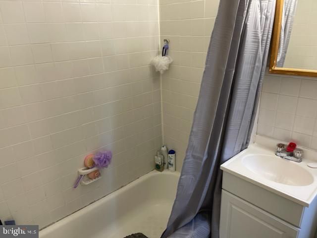 904 S 8TH ST, Philadelphia, PA 19147