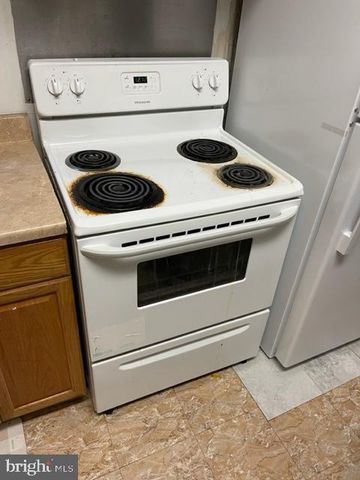 904 S 8TH ST, Philadelphia, PA 19147