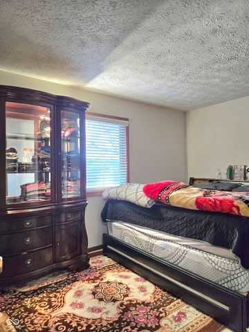 810 Padre Lane, Greenwood, IN 46143