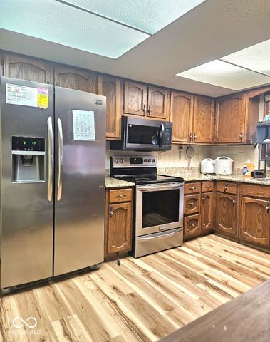 810 Padre Lane, Greenwood, IN 46143