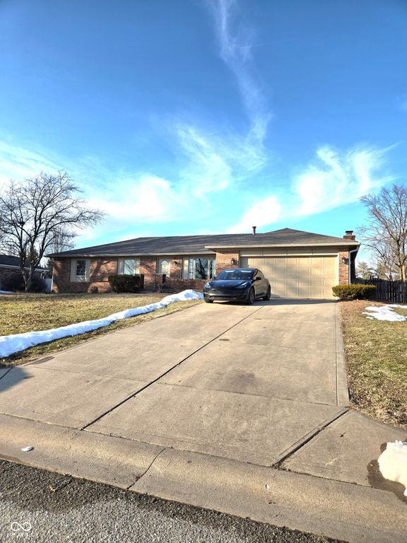 810 Padre Lane, Greenwood, IN 46143