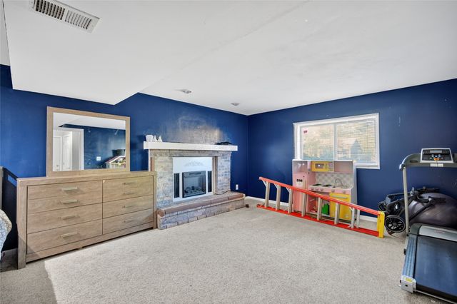 801 E Hackley Avenue, Des Moines, IA 50315