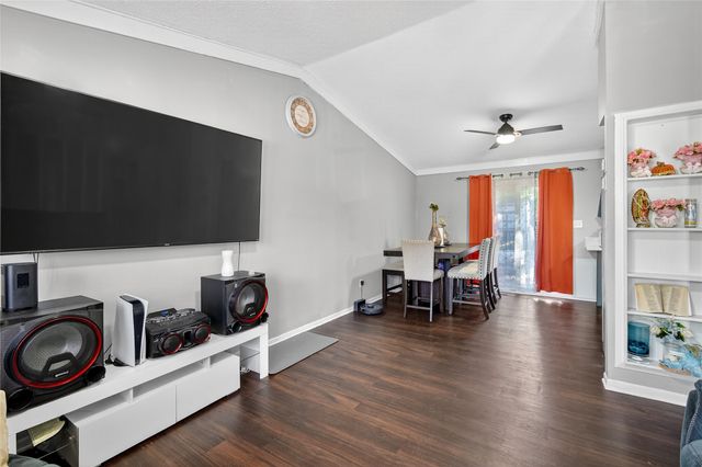 801 E Hackley Avenue, Des Moines, IA 50315