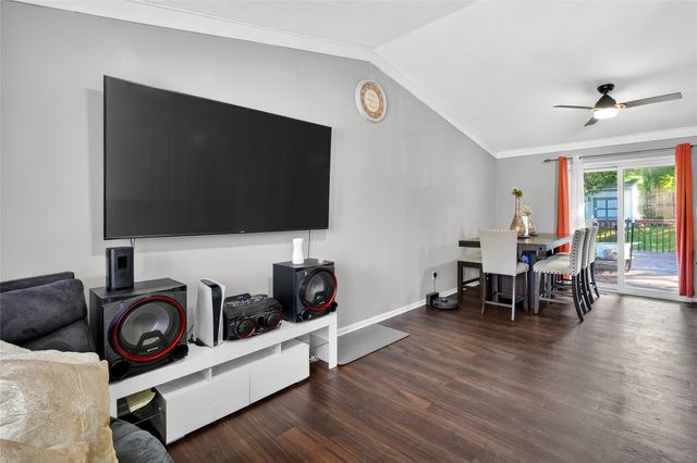 801 E Hackley Avenue, Des Moines, IA 50315