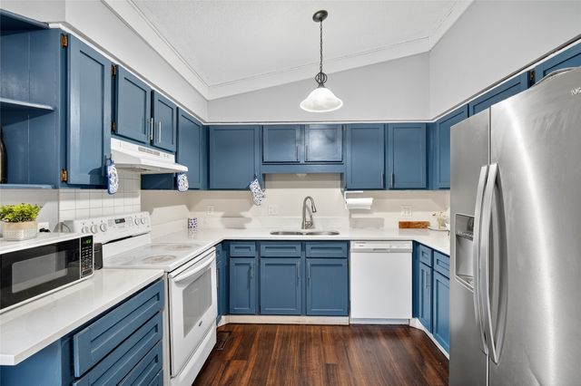 801 E Hackley Avenue, Des Moines, IA 50315