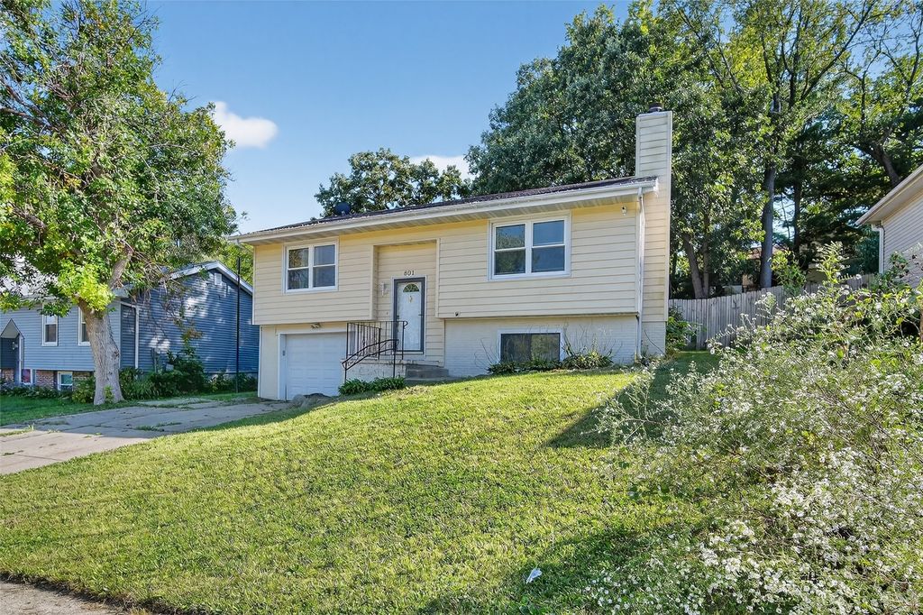 801 E Hackley Avenue, Des Moines, IA 50315