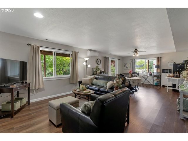 8471 TYRONE Ln, Salem, OR 97317