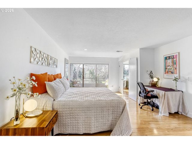 17011 Sw VERSAILLES Ln, Portland, OR 97224