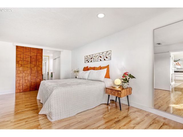17011 Sw VERSAILLES Ln, Portland, OR 97224