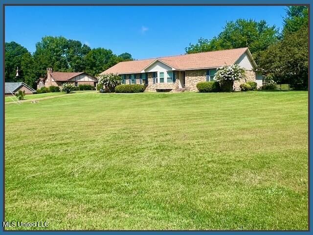 307 Hickory Lane, Batesville, MS 38606
