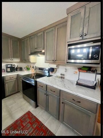 307 Hickory Lane, Batesville, MS 38606